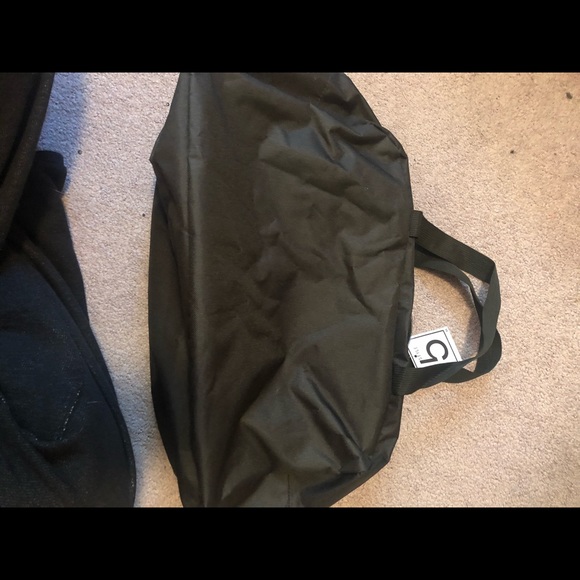 NWT Duffle bag - Picture 2 of 3